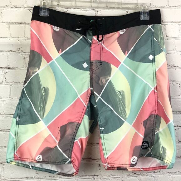 Reef.  Mens multi-color board shorts. Size 32 - Picture 1 of 4
